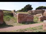 04099 ostia - regio i - insula viii - piccolo mercato (i,viii,1) - raeume auf der westseite - raeume (8) und (9) - 09-2023.jpg